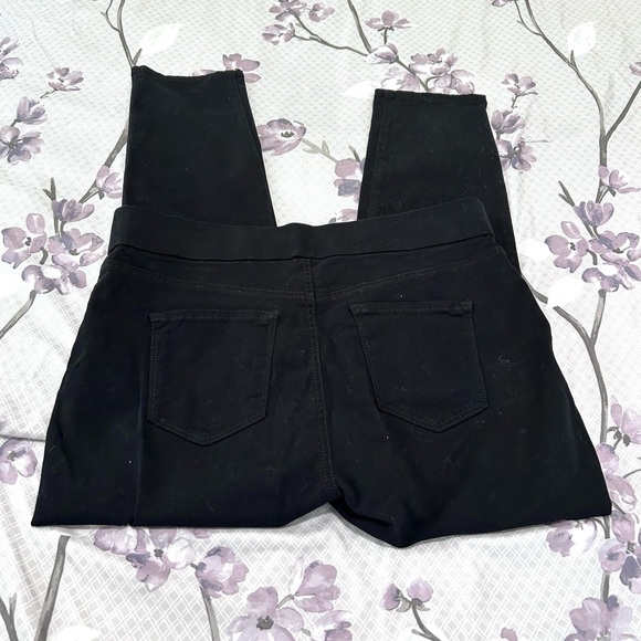 Nine West Black Pull-In Crop Jeans - Picture 7 of 8